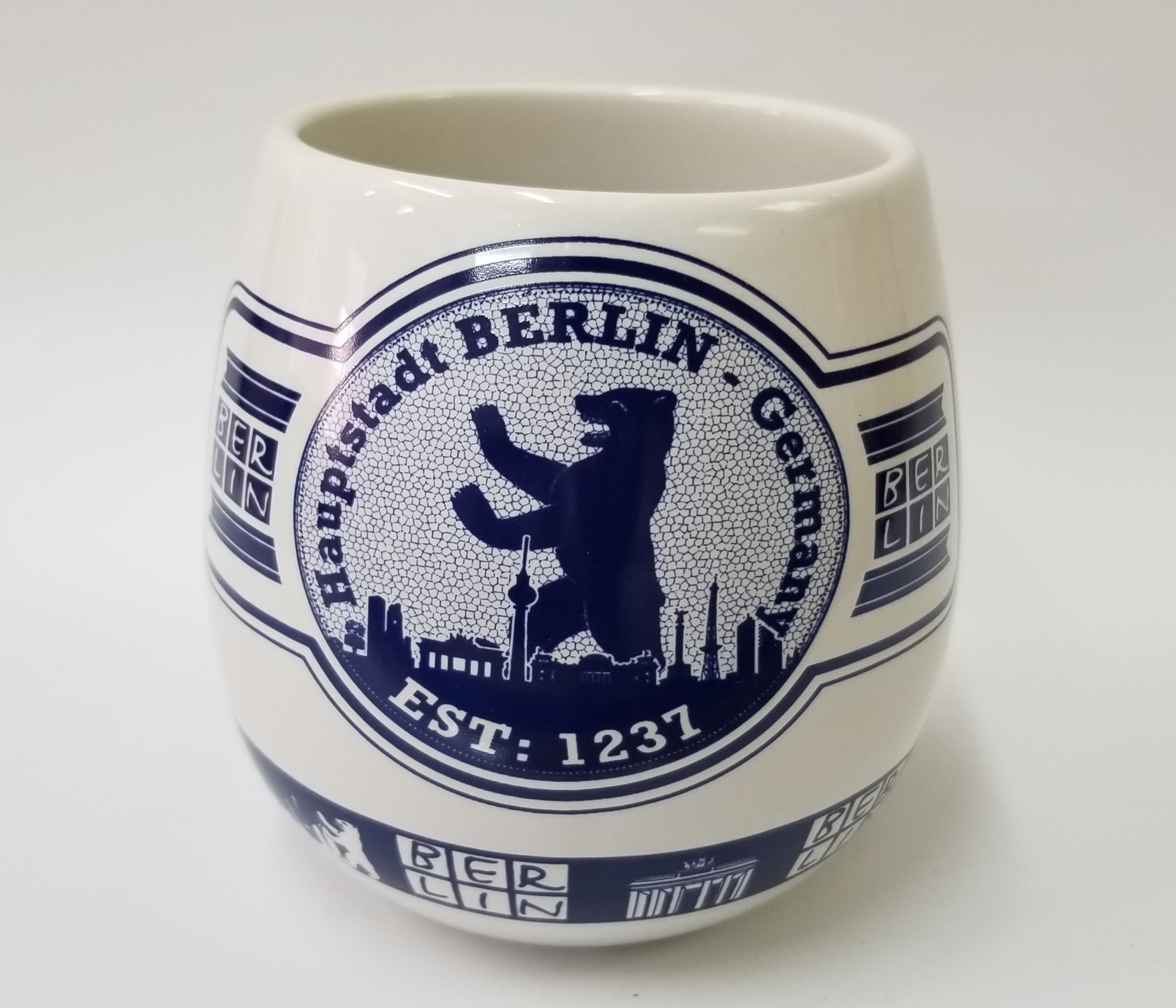 Tasse BERLIN Stempel blau-weiß 